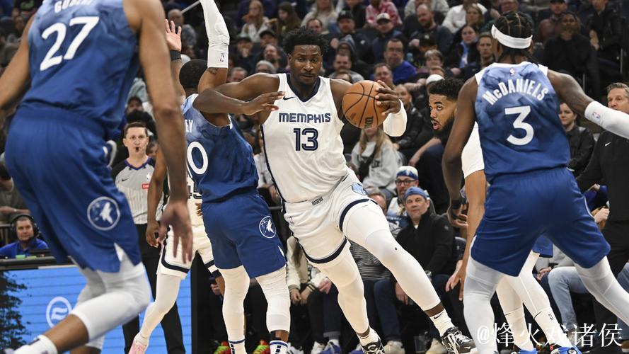 小贾伦-杰克逊全场13中6，三分3中0得到12分5篮板3助攻