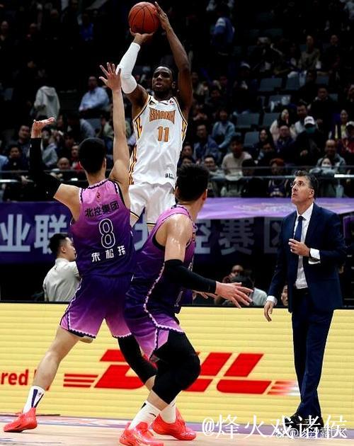 迪亚洛全场17中7,三分3中1得到17分7篮板1抢断5失误2盖帽 迪亚洛全场17中7,三分3中1得到17分7篮板1抢断5失误2盖帽